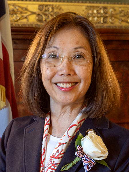 Official portrait of Linda Ujifusa.