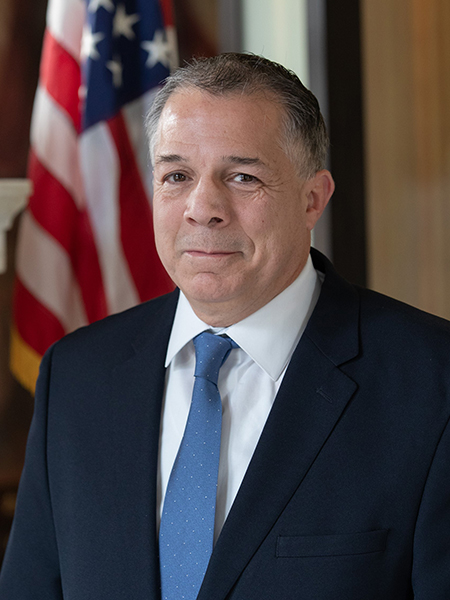 Official portrait of Leonidas Raptakis.