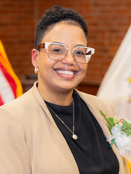 Official portrait of Leonela Felix.