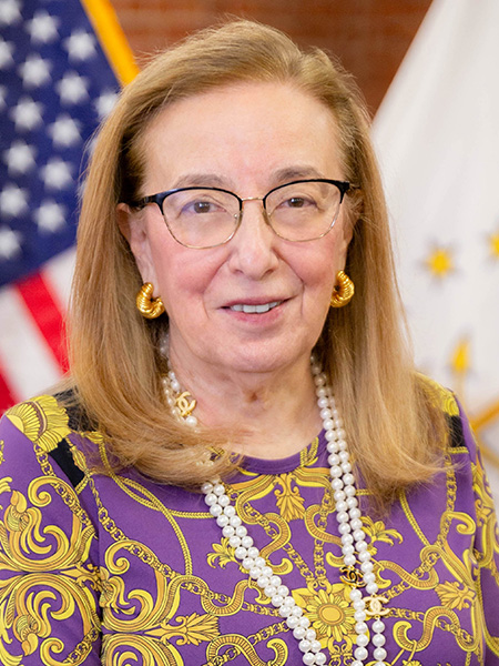 Official portrait of Lauren Carson.